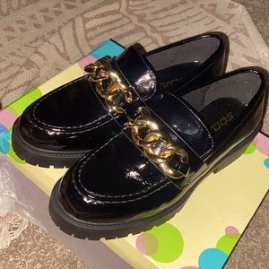 Patent black loafer